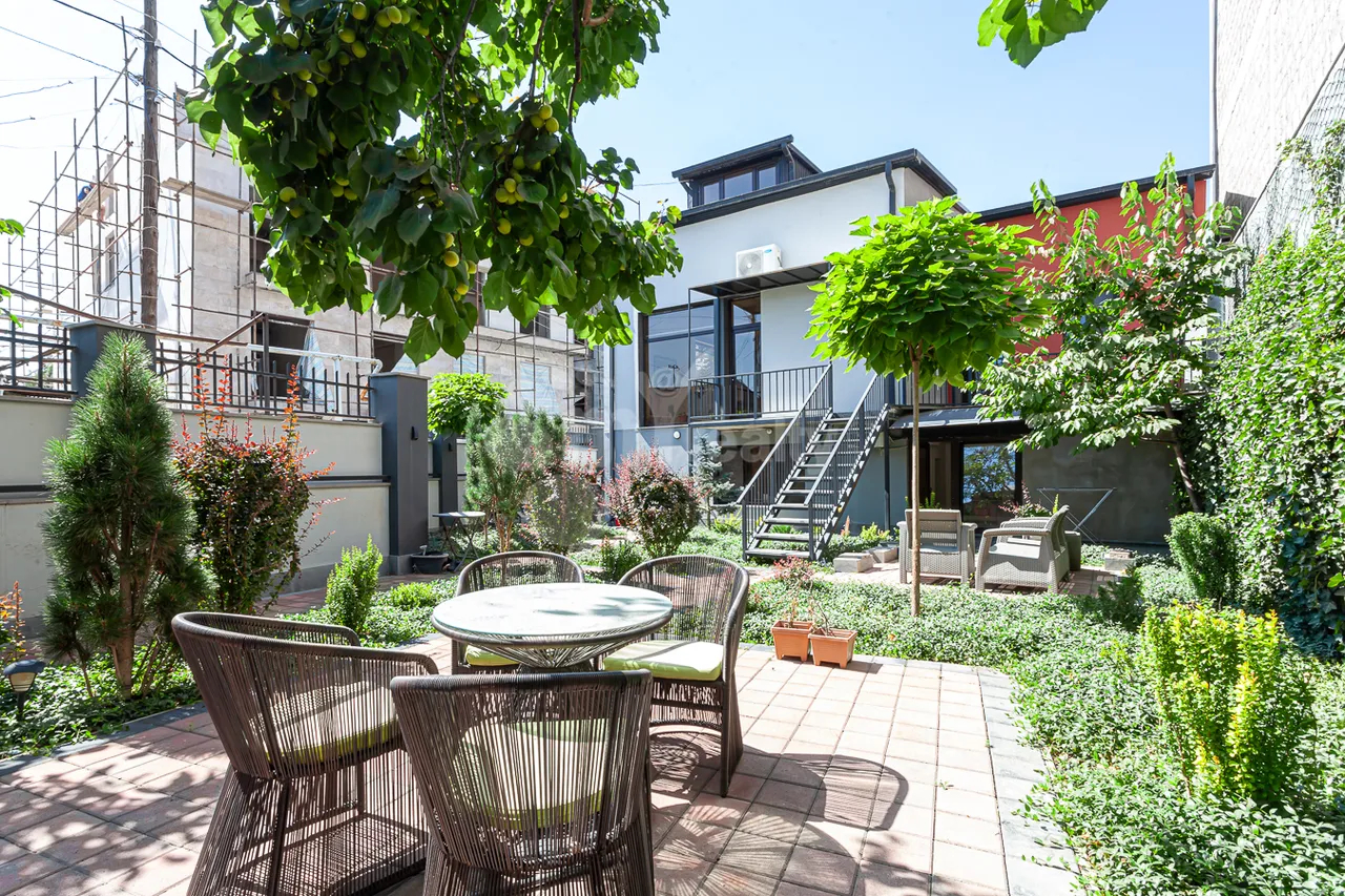 House for sale Fizkulturnikner St, Center Yerevan, 157326