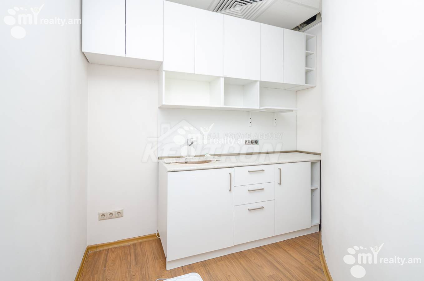 Снять коммерческoе помещение Г.Лусаворич ул, Центр Ереван, 153214