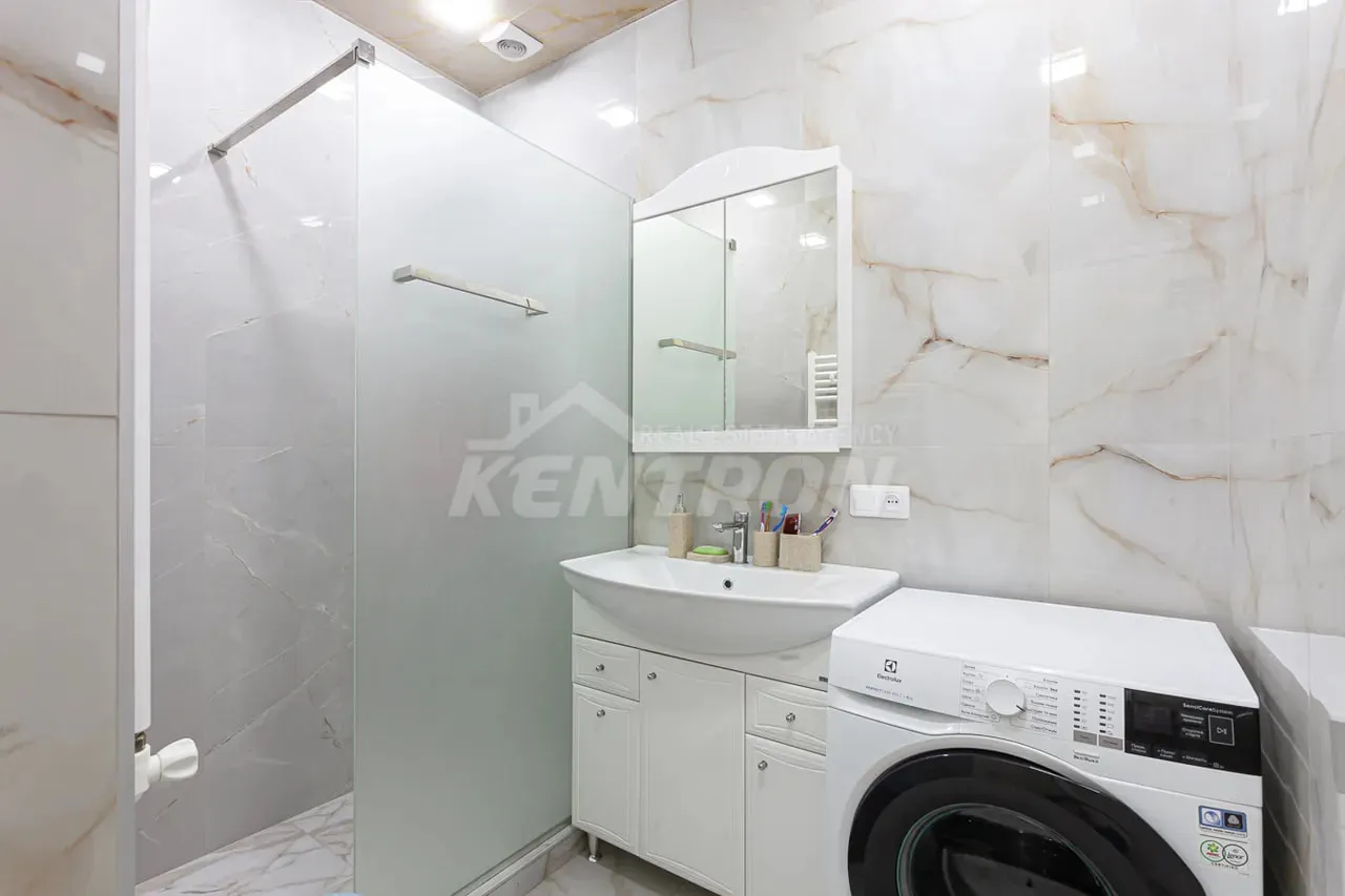 3 bedroom apartment for rent Paronyan St, Center Yerevan, 157954