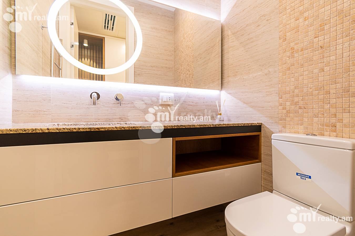 Купить 3 комнатную квартиру Бузанд ул, Центр Ереван, 139985