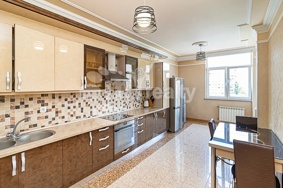 3 սենյականոց բնակարան վարձով Ռոստոմի փող, Կենտրոն Երևան, 159425