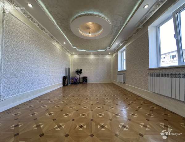 arandznatun-vacharq-Yerevan-Ajapnyak