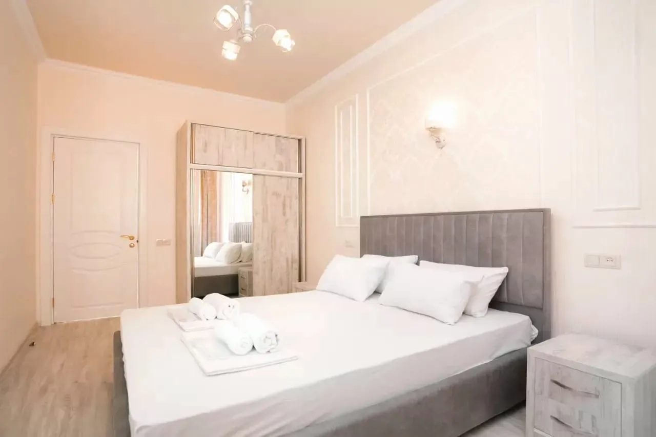 3 bedroom apartment for rent خیابان امیریان, مرکز شهر ایروان, 161589