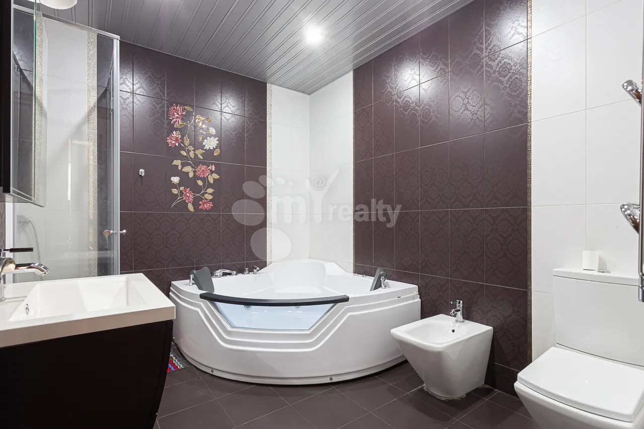 3 bedroom apartment for rent Vardanants St, Center Yerevan, 160678