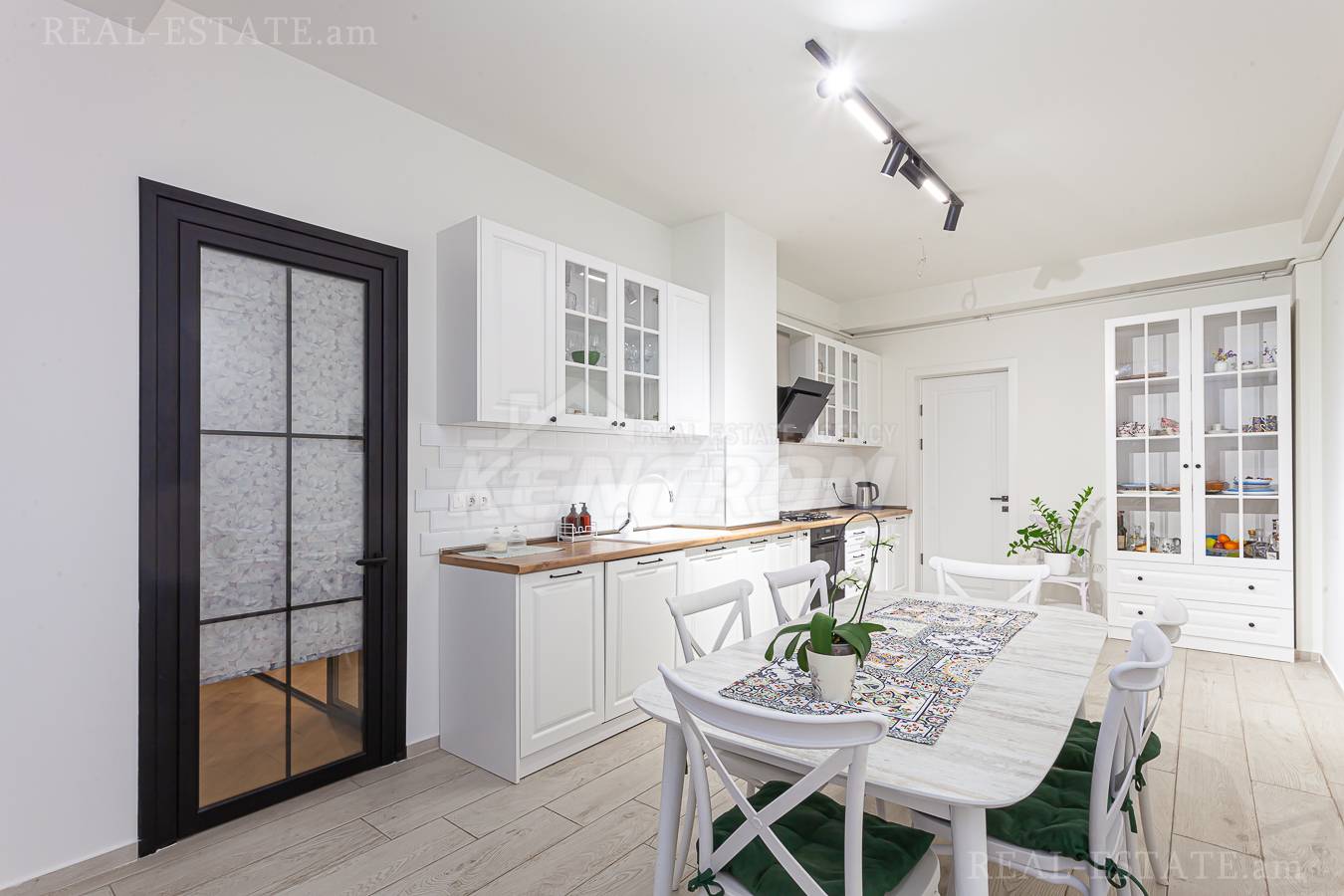 4 սենյականոց բնակարան  Անտառային փող, Կենտրոն Երևան, 146793