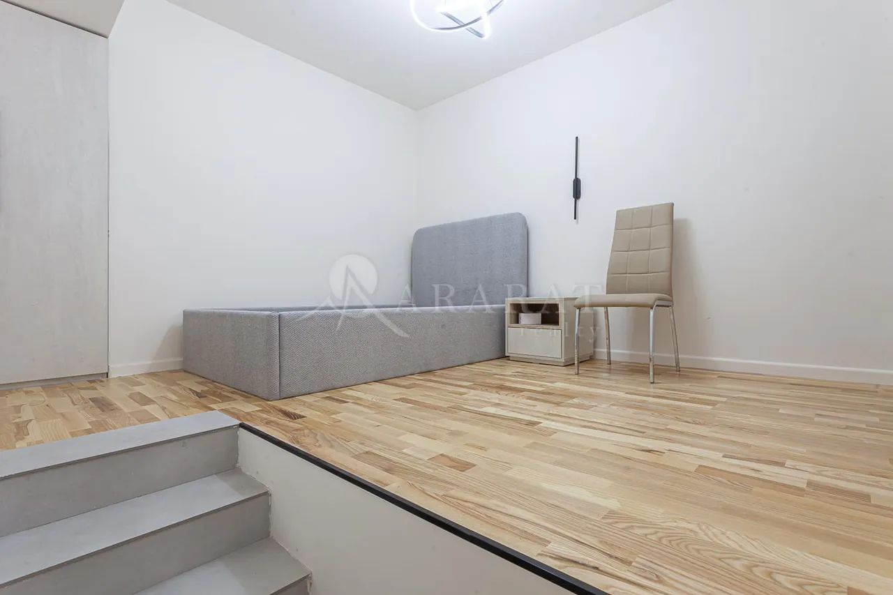 4 bedroom apartment for sale Nalbandyan St, Center Yerevan, 157673