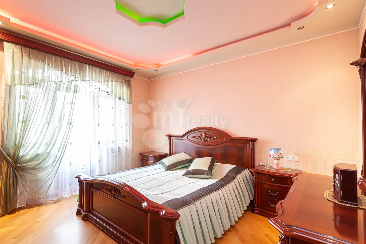 House for sale Pirumyans St, Davtachène Yerevan, 157263