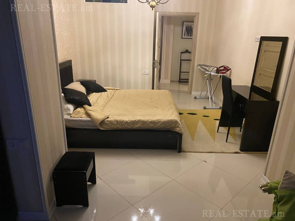 3 bedroom apartment for sale rue d'Abovyan, Center Yerevan, 140104