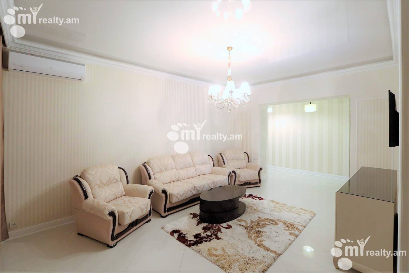 3 bedroom apartment for rent Abovyan St, Center Yerevan, 125985