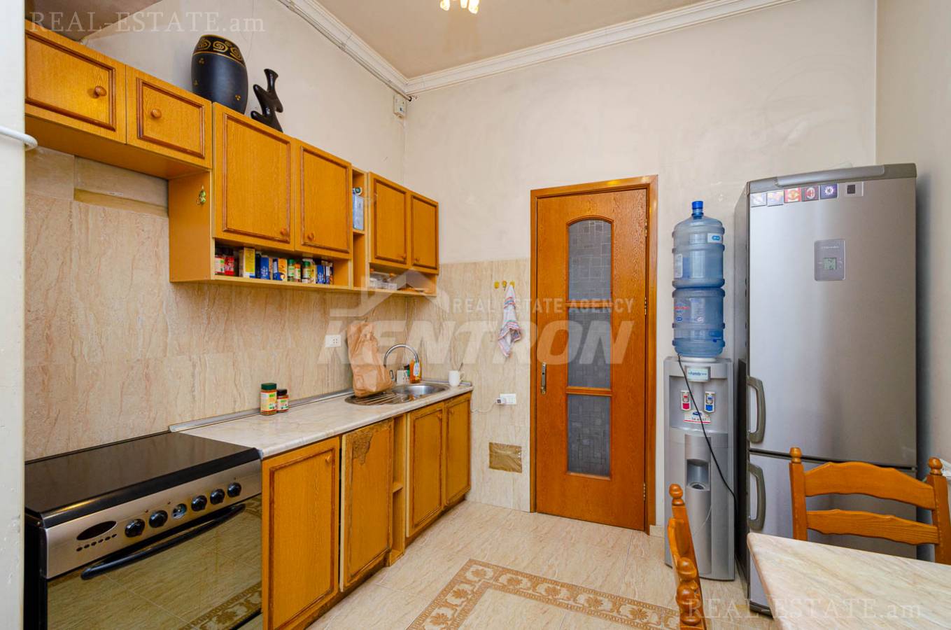 3 սենյականոց բնակարան  Մոսկովյան փող, Կենտրոն Երևան, 141099