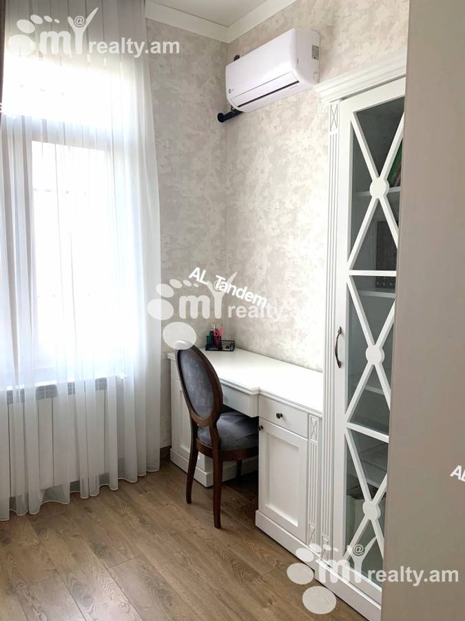 Купить 3 комнатную квартиру Вардананц ул, Центр Ереван, 143105