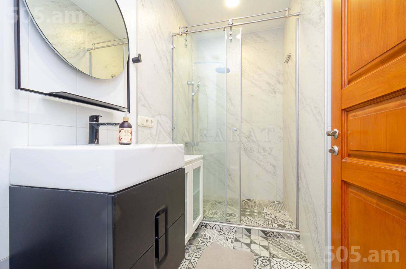 Купить 3 комнатную квартиру Антараин ул, Центр Ереван, 145038