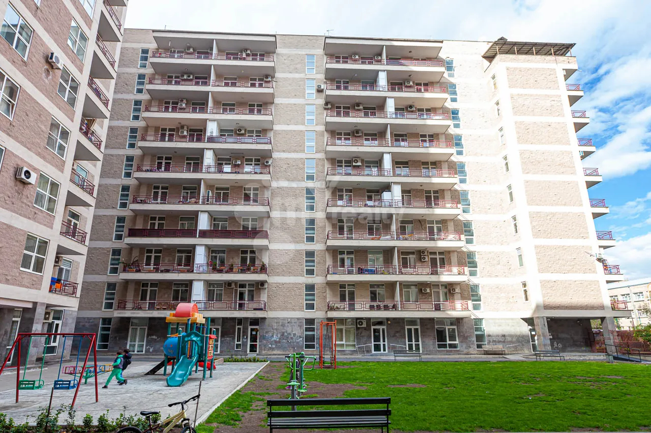 3 սենյականոց բնակարան  Ռոստոմի փող, Կենտրոն Երևան, 157236