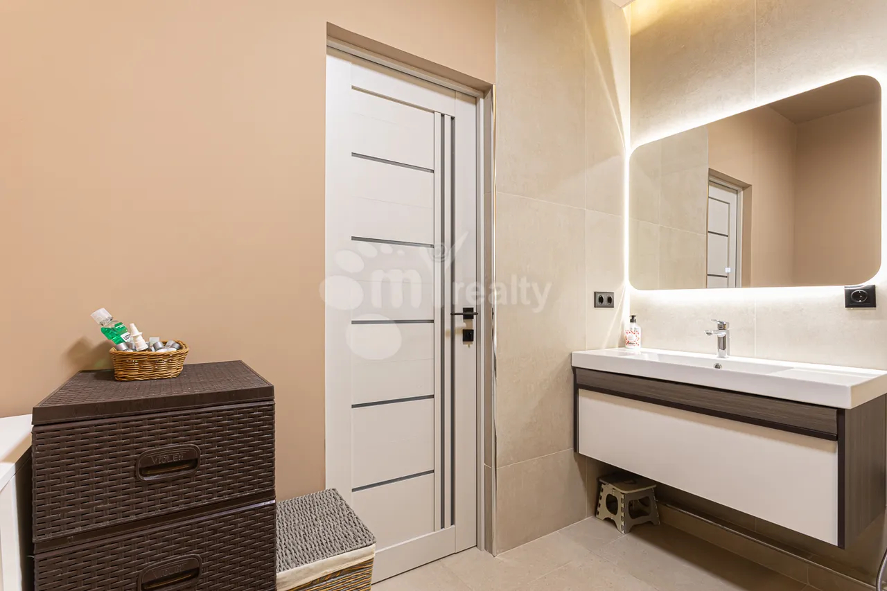 3 bedroom apartment for sale خیابان آدونس, عربگیر ایروان, 159950