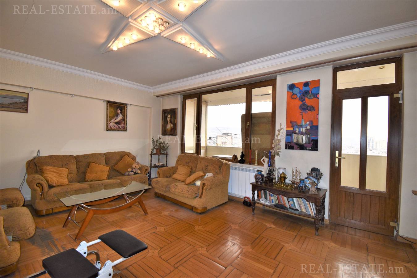 3 սենյականոց բնակարան  Սայաթ-Նովայի պող, Կենտրոն Երևան, 117966