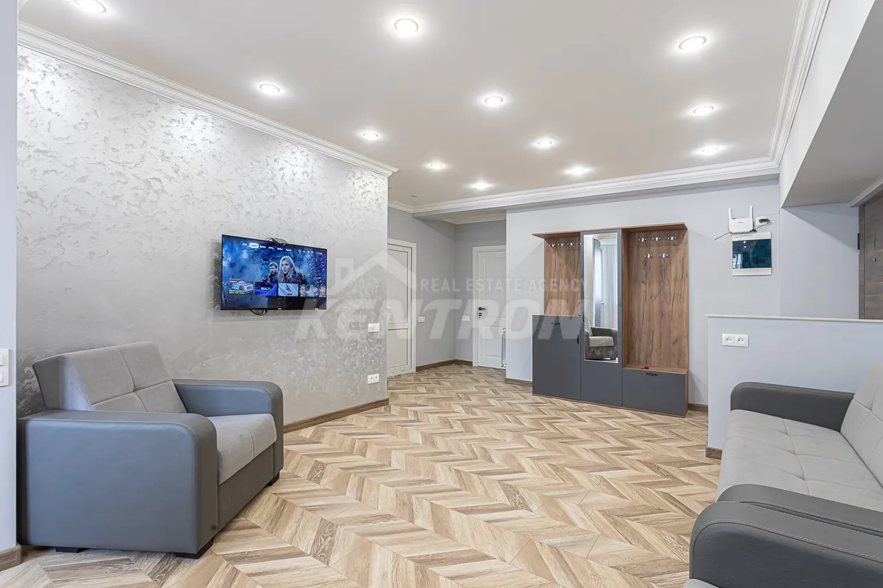 3 bedroom apartment for rent Saryan St, Center Yerevan, 158910