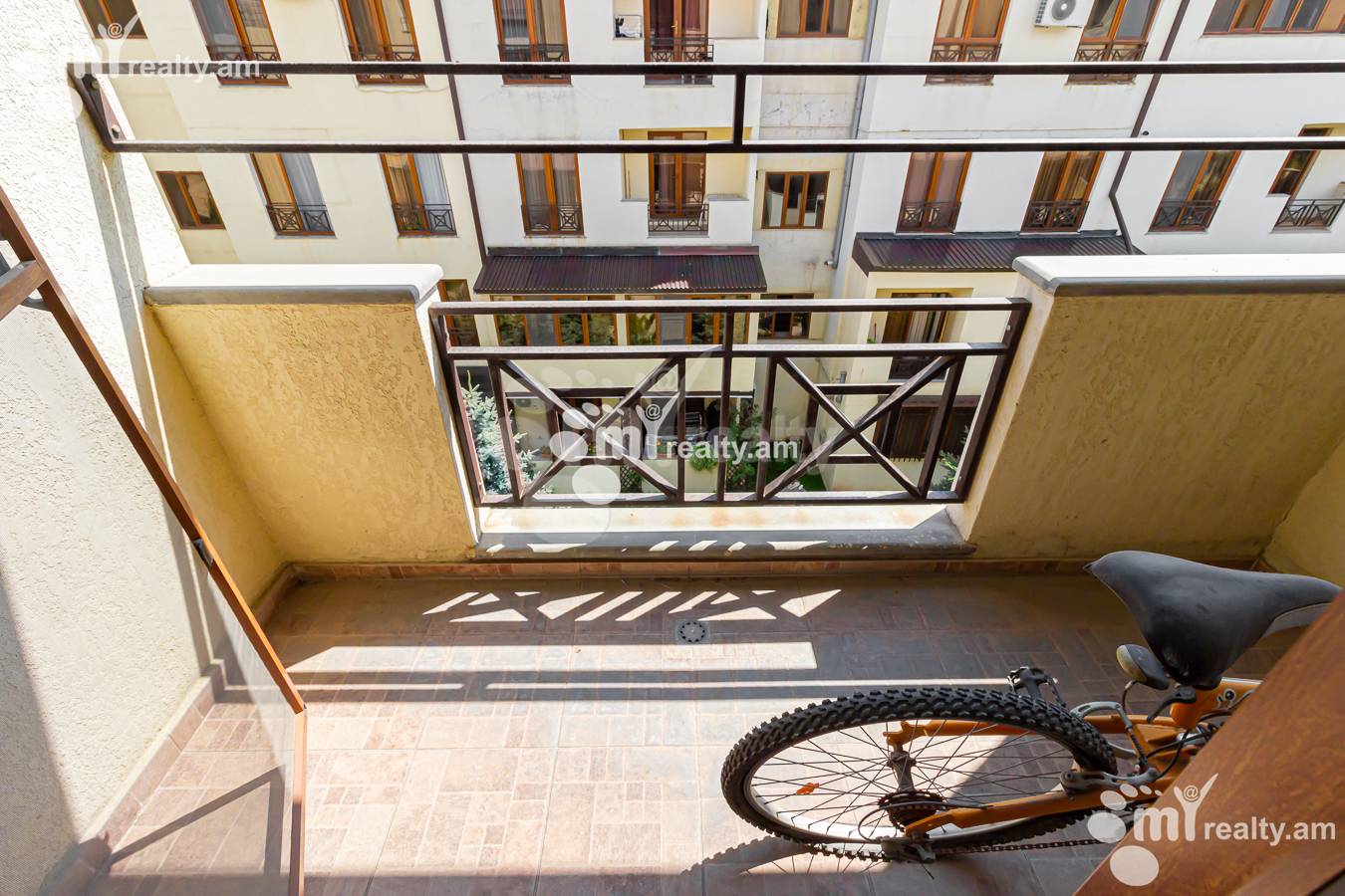 6 սենյականոց բնակարան  Ծարավ Աղբյուրի փող., Ավան Երևան, 152028