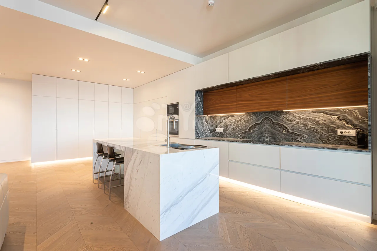 4 սենյականոց բնակարան  Պուշկինի փող, Կենտրոն Երևան, 157582