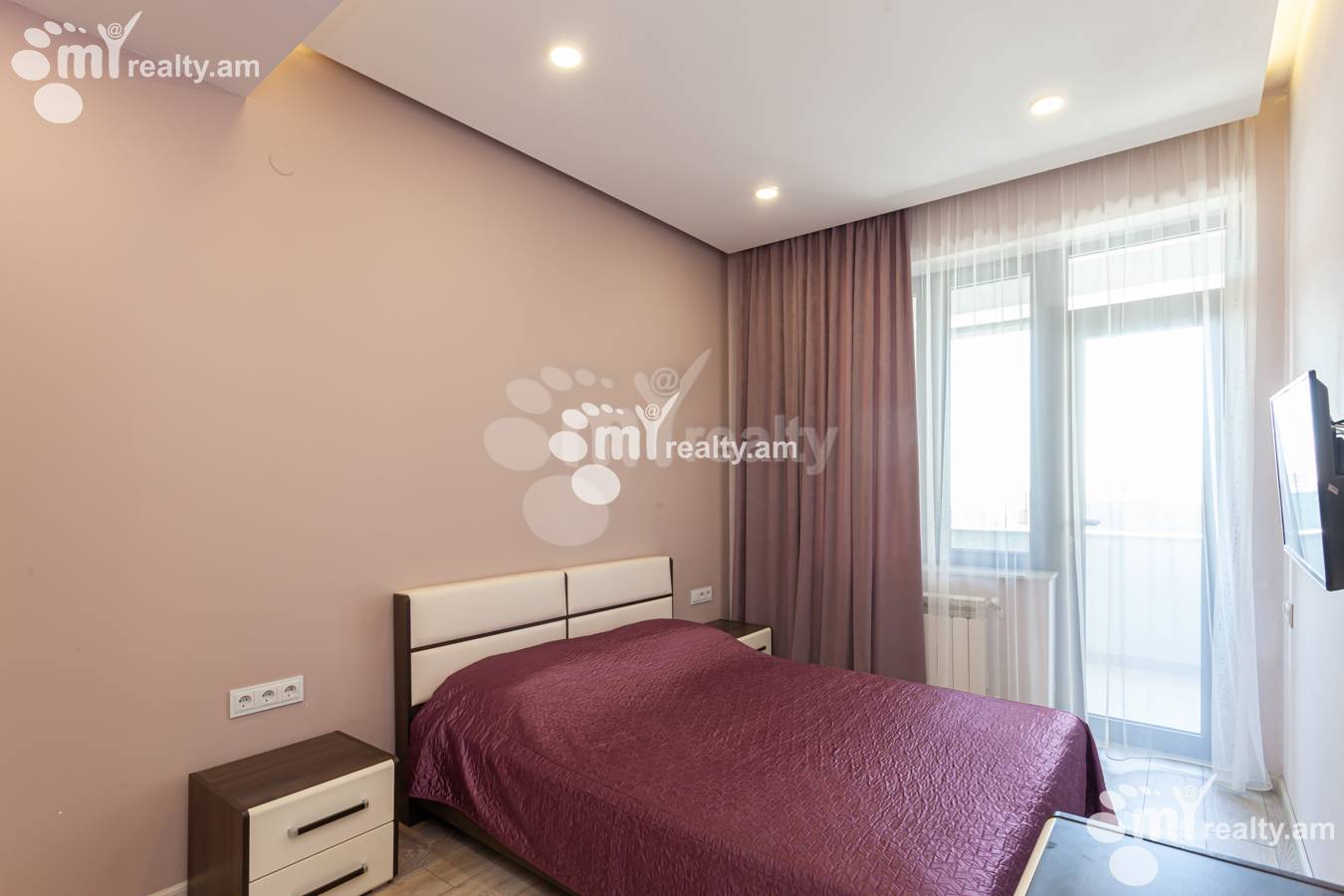 3 bedroom apartment for rent Antarayin St, Center Yerevan, 151305