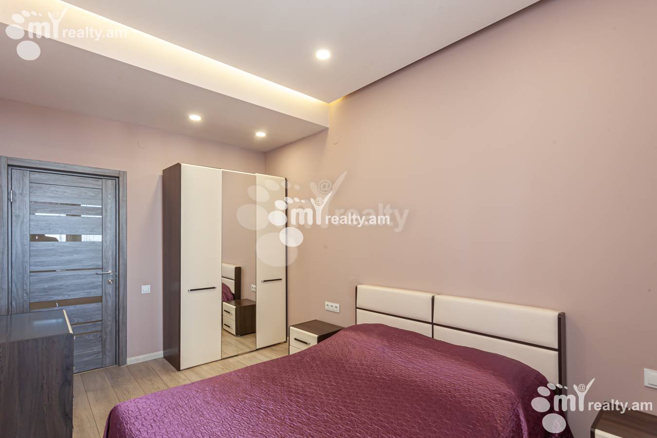3 bedroom apartment for rent Antarayin St, Center Yerevan, 151305