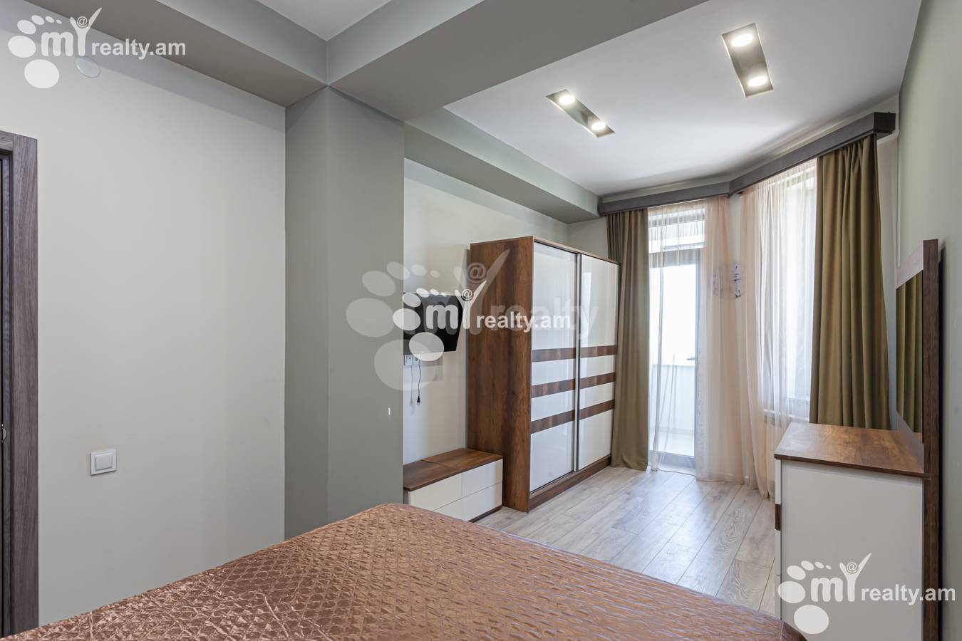 3 bedroom apartment for rent Antarayin St, Center Yerevan, 151305