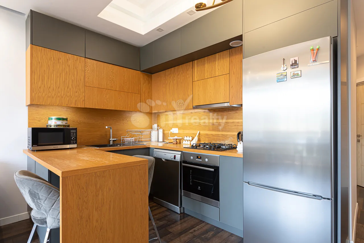 4 bedroom apartment for sale خیابان کیِفیان, عربگیر ایروان, 157370