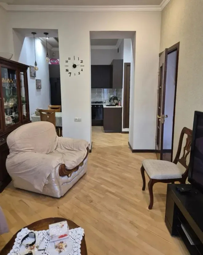 4 սենյականոց բնակարան  Հանրապետության փող, Կենտրոն Երևան, 160955