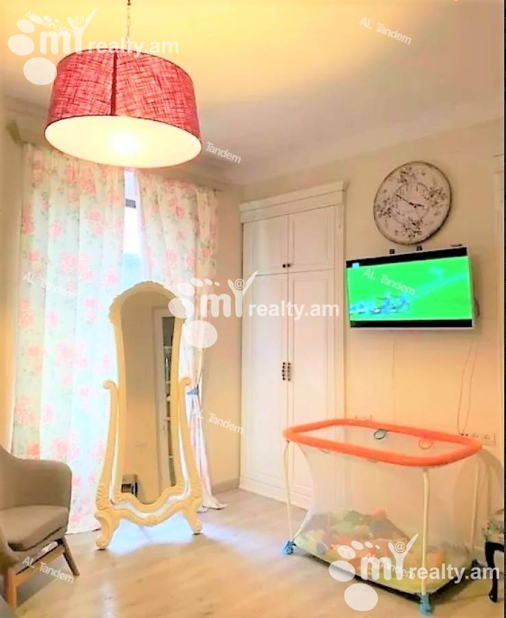 4 bedroom apartment for sale Hanrapetutyan St, Center Yerevan, 125081