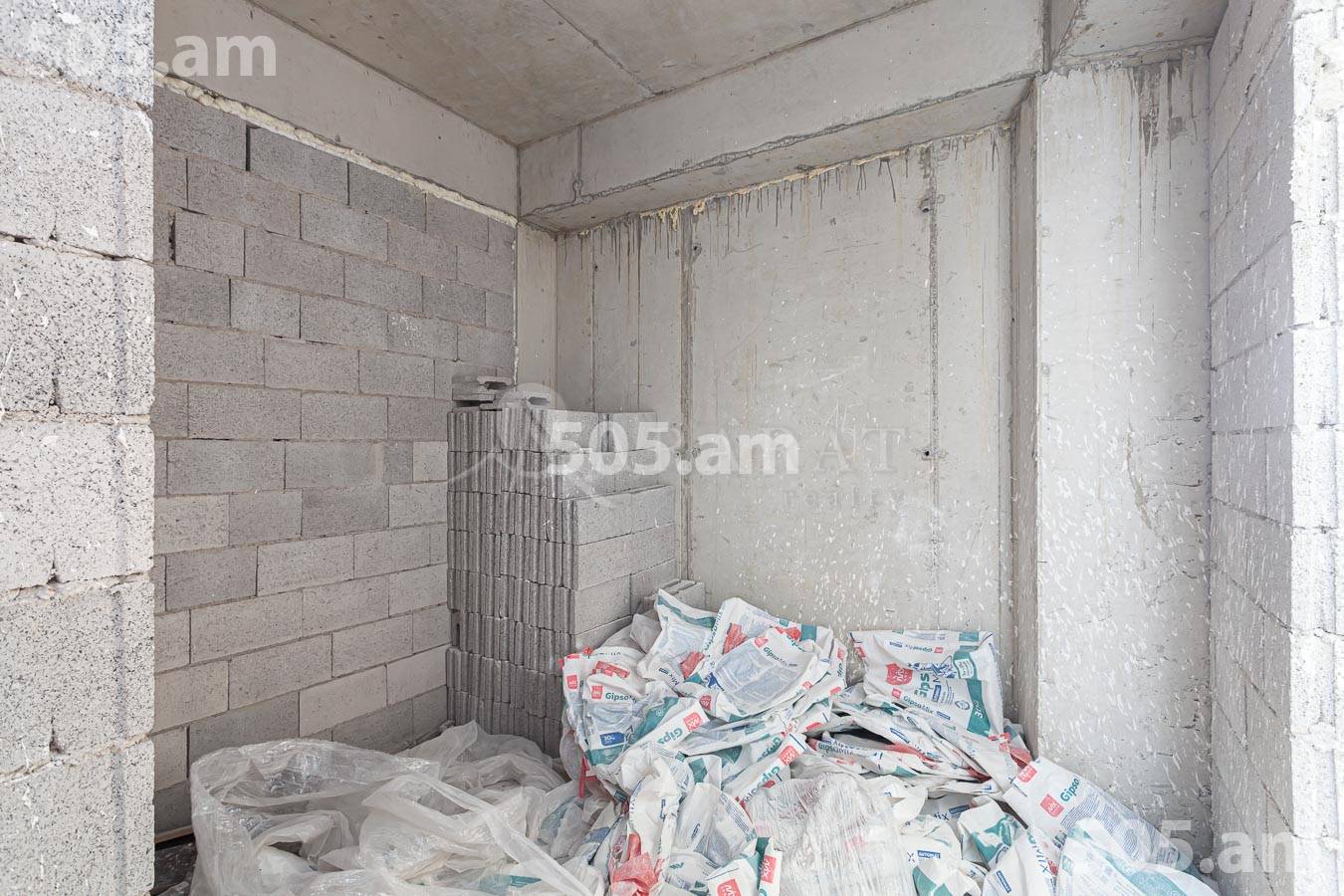 Купить 1 комнатную квартиру Антараин ул, Центр Ереван, 155275