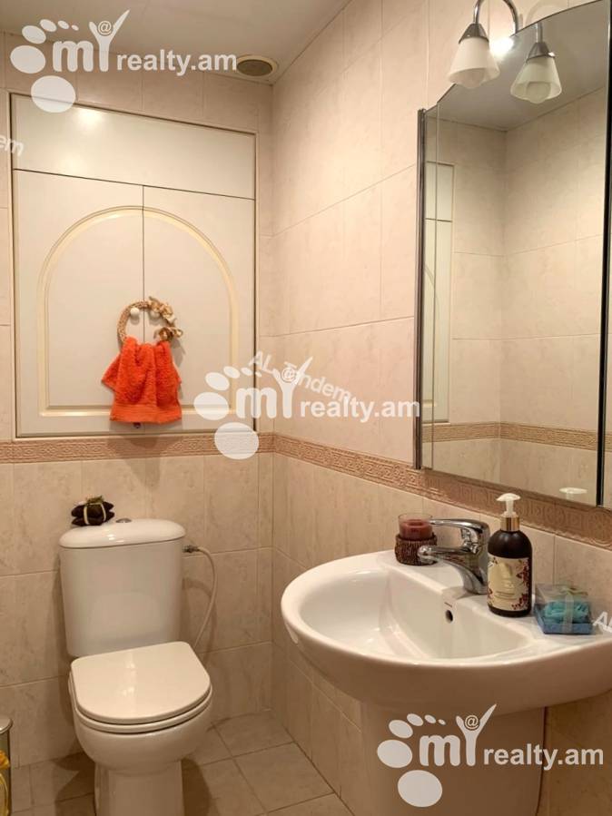 Купить 3 комнатную квартиру Мгер Мкртчян ул, Центр Ереван, 153494