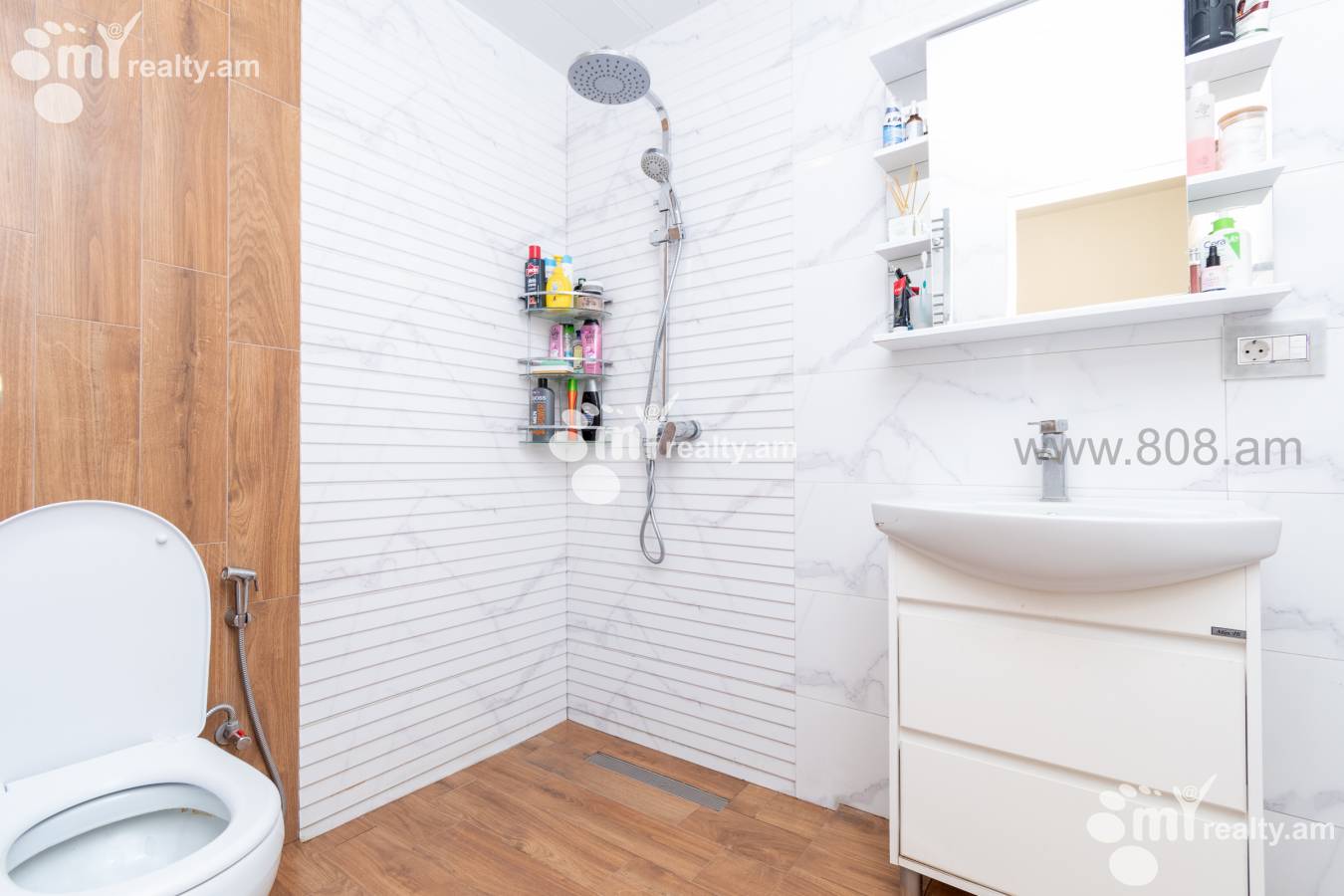 3 սենյականոց բնակարան  Սարյան փող, Կենտրոն Երևան, 130219