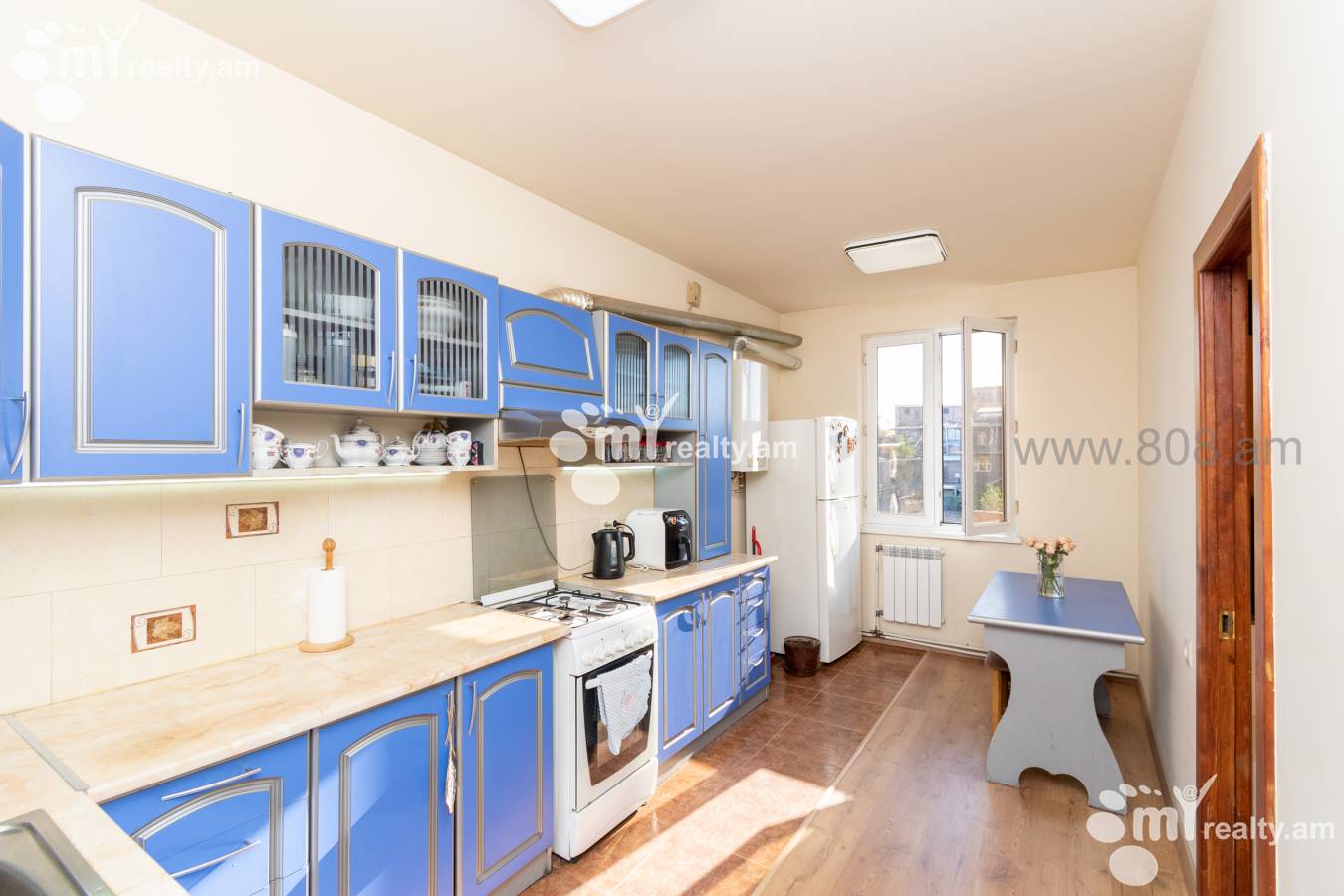 3 սենյականոց բնակարան  Սարյան փող, Կենտրոն Երևան, 130219