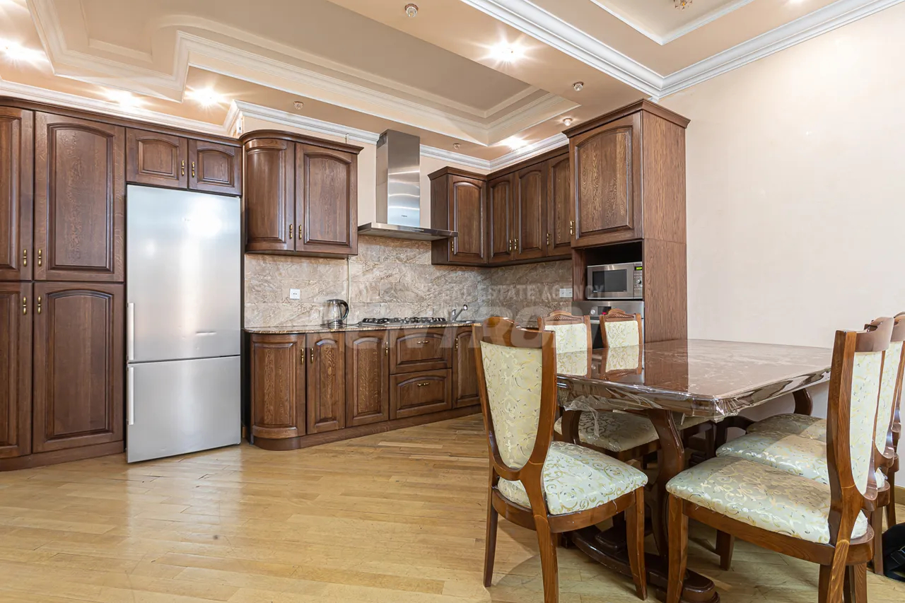 3 սենյականոց բնակարան վարձով Սայաթ-Նովայի պող, Կենտրոն Երևան, 158873