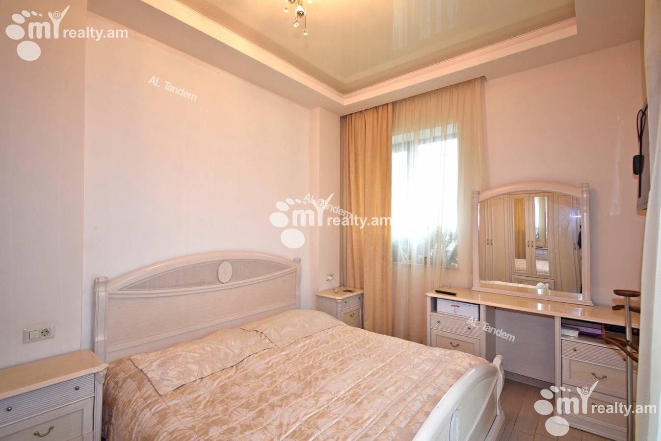 Купить 3 комнатную квартиру Антараин ул, Центр Ереван, 128202