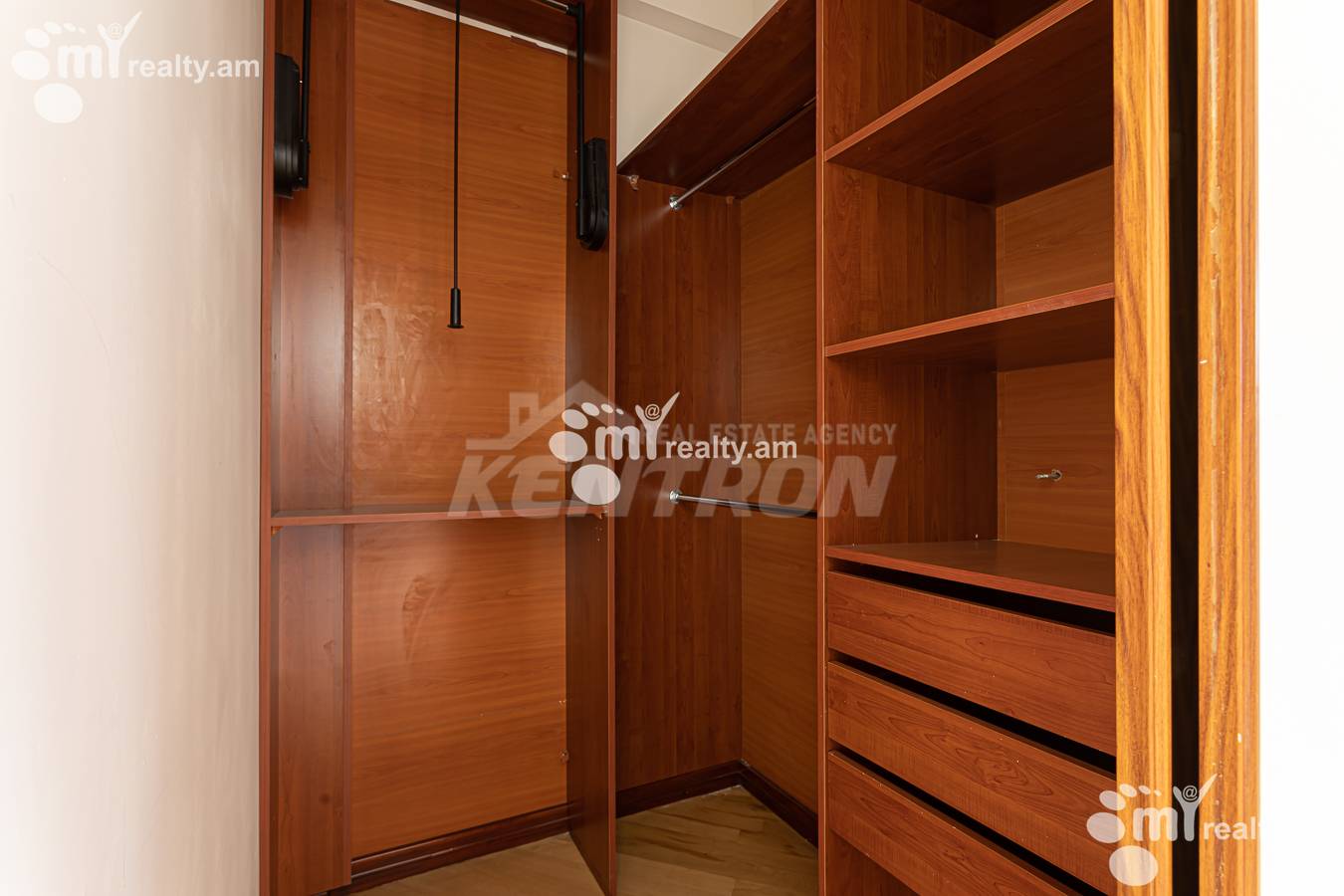 3 bedroom apartment for sale خیابان واردانانتس, مرکز شهر ایروان, 156881