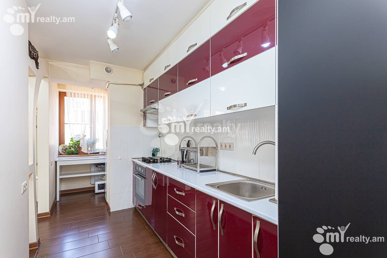 4 սենյականոց բնակարան  Կորյուն փող  նրբ, Կենտրոն Երևան, 145491