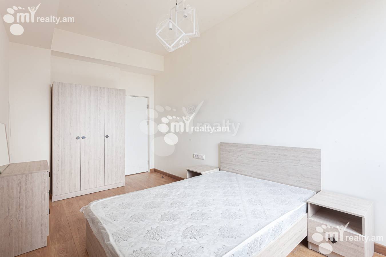 3 bedroom apartment for rent Rostom St, Center Yerevan, 155574