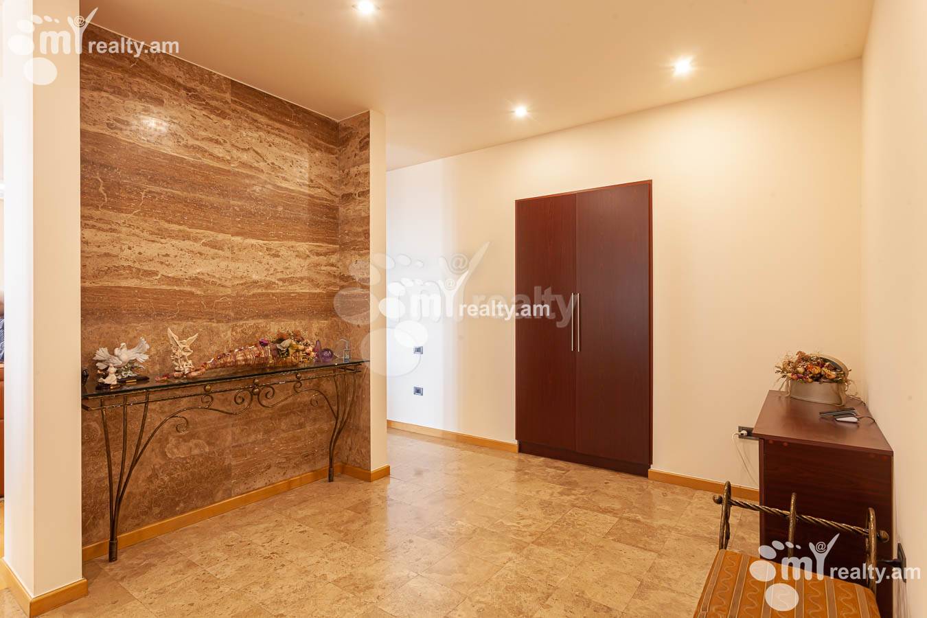 4 bedroom apartment for sale خیابان آنتارایین, مرکز شهر ایروان, 153628