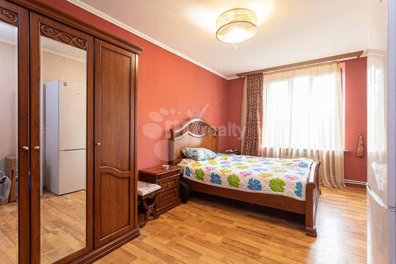 3 bedroom apartment for sale خیابان ابوویان, مرکز شهر ایروان, 157549