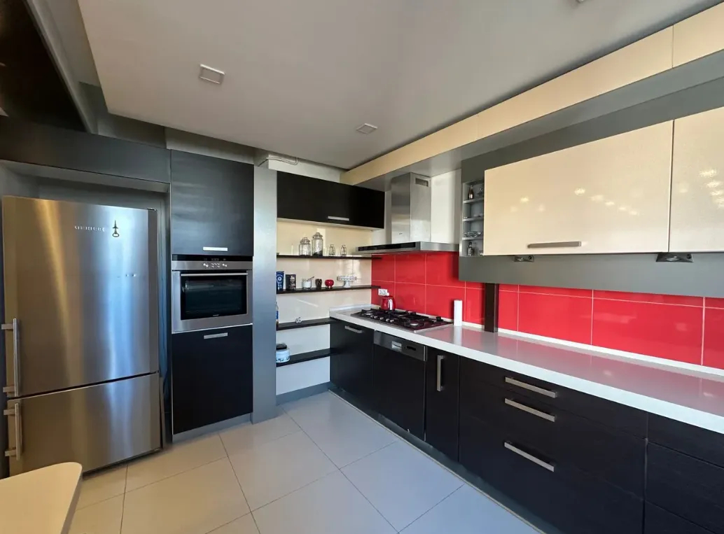 3 bedroom apartment for rent Antarayin St, Center Yerevan, 160318