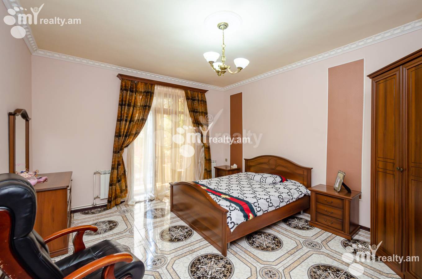 3 bedroom apartment for rent خیابان ساریان, مرکز شهر ایروان, 151698