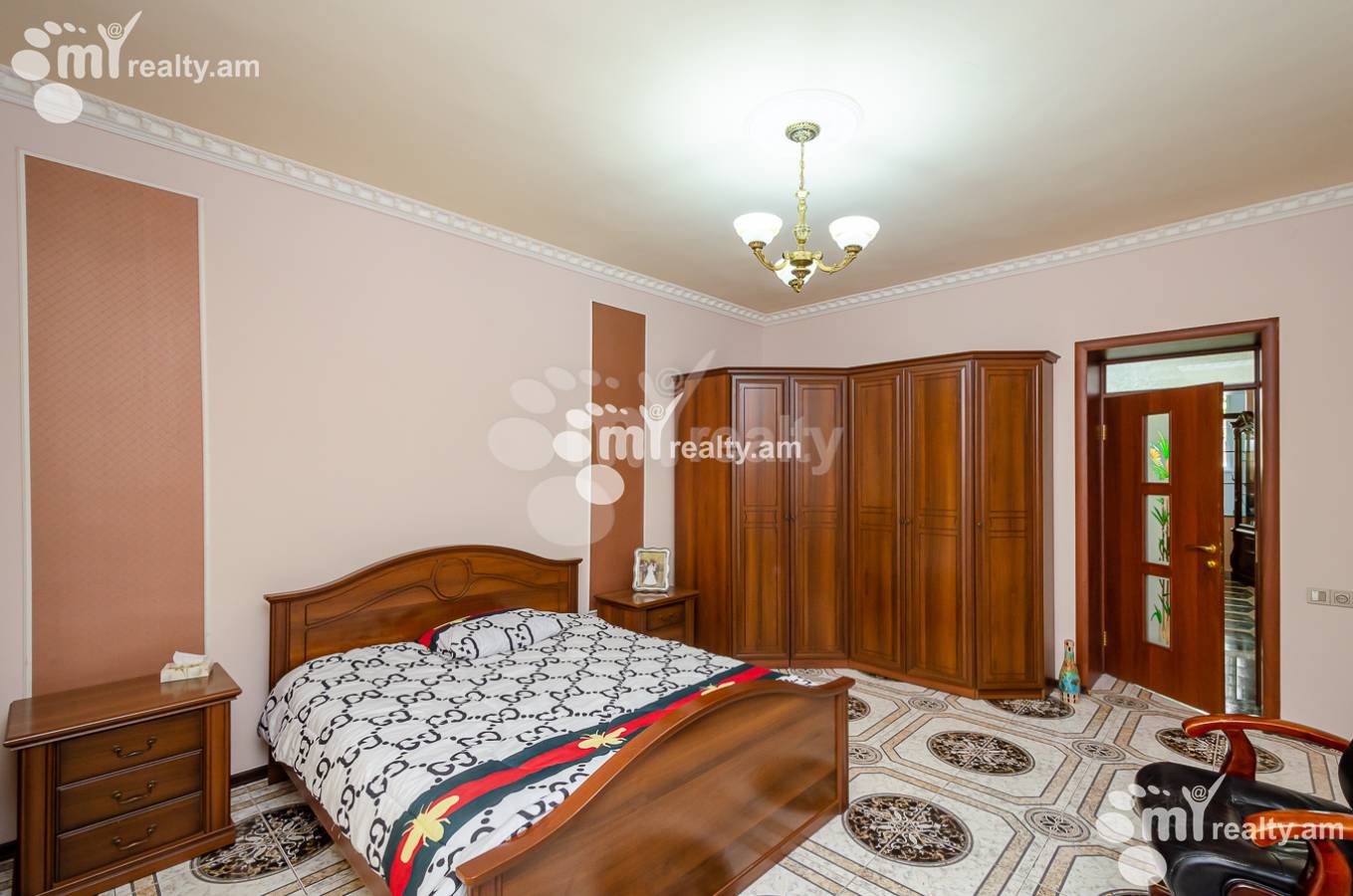 3 bedroom apartment for rent خیابان ساریان, مرکز شهر ایروان, 151698