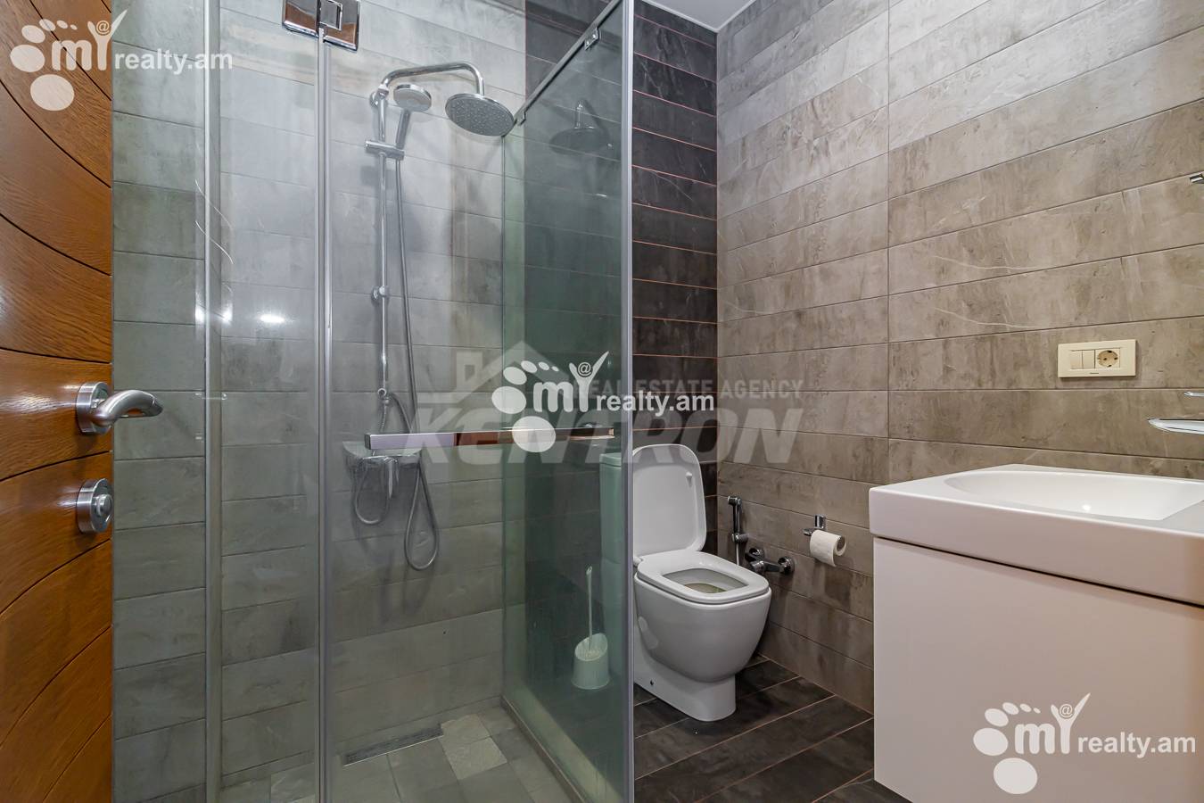 4 bedroom apartment for sale خیابان د. دِمیرچیان, مرکز شهر ایروان, 141073