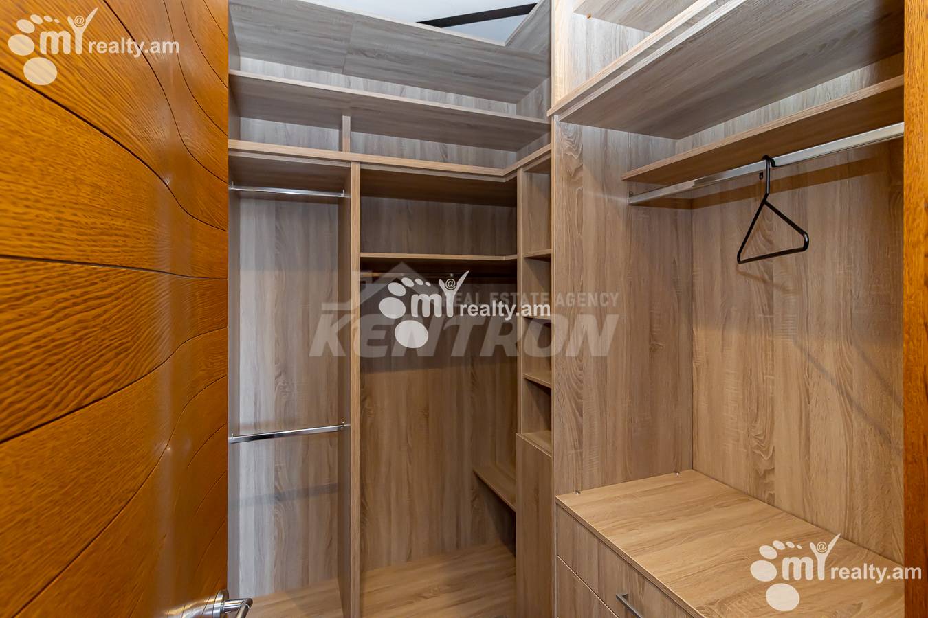 4 bedroom apartment for sale خیابان د. دِمیرچیان, مرکز شهر ایروان, 141073