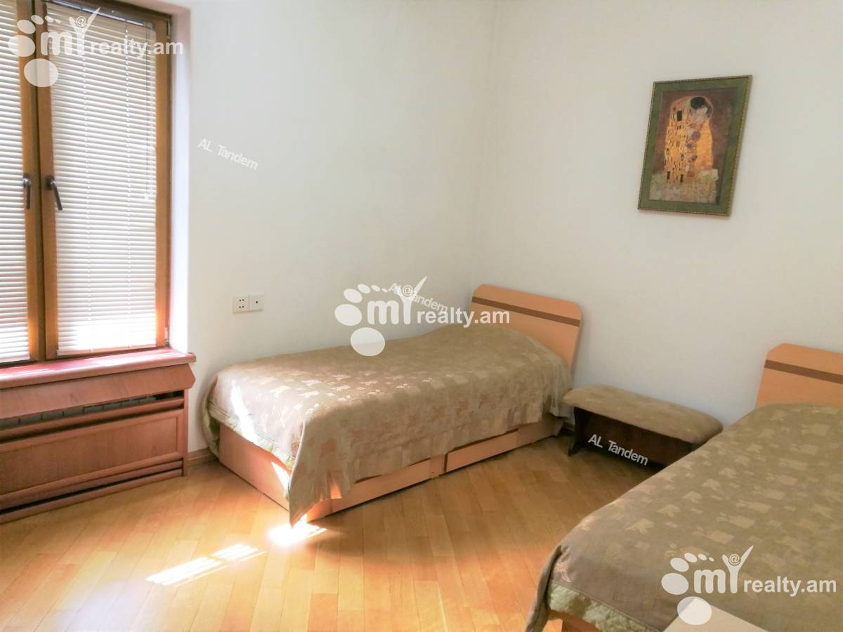 4 bedroom apartment for rent Ghazar Parpetsi St, Center Yerevan, 124054