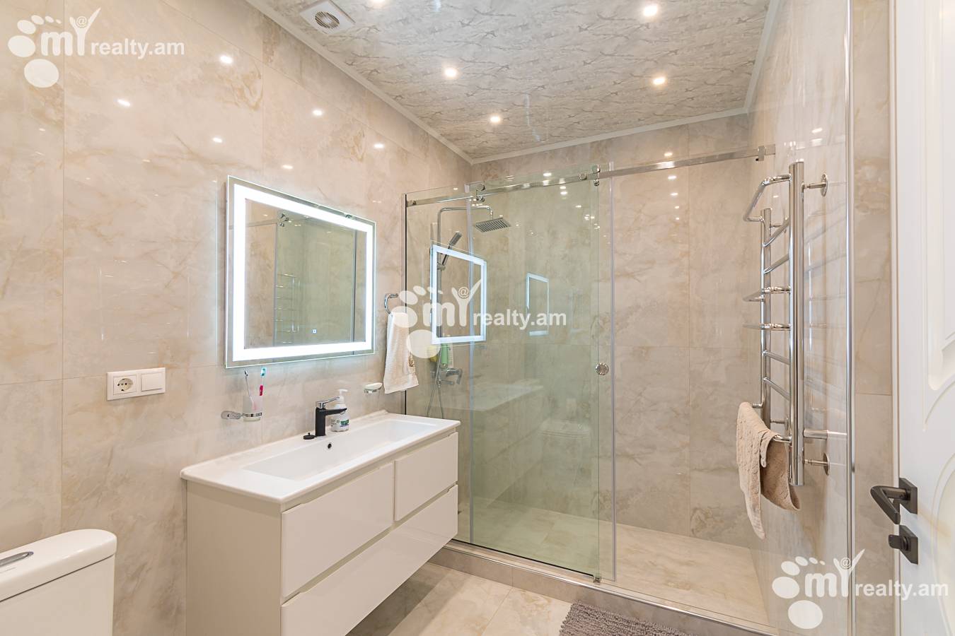 Купить 5 комнатную квартиру Сасна Црер ул., Давташен Ереван, 143122