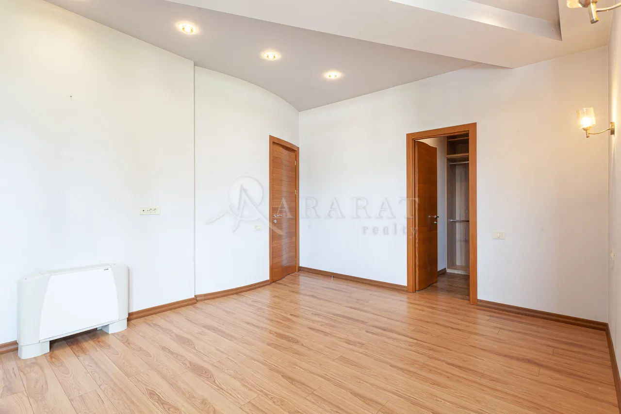 4 bedroom apartment for sale D. Demirchyan St, Center Yerevan, 157681