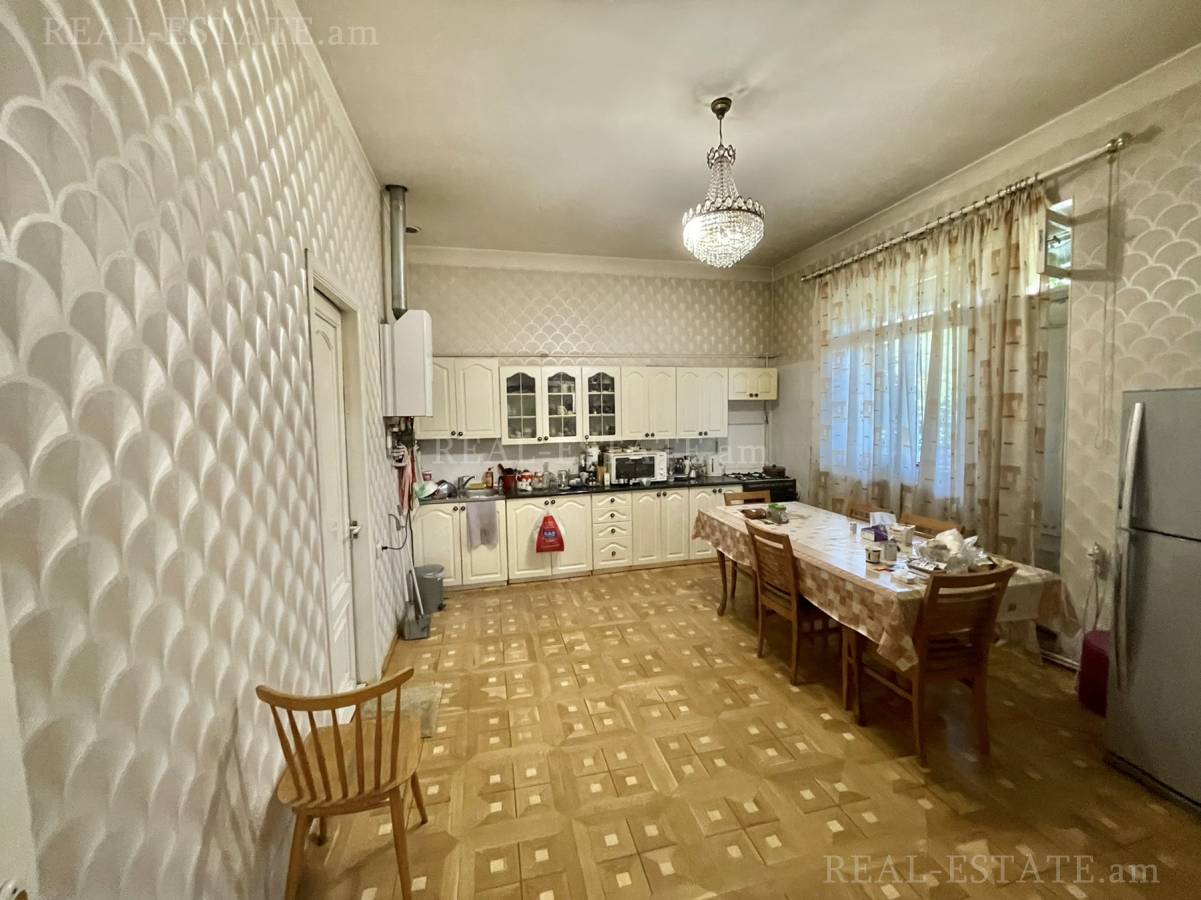 House for sale خیابان اِرزنکیان, عربگیر ایروان, 131697