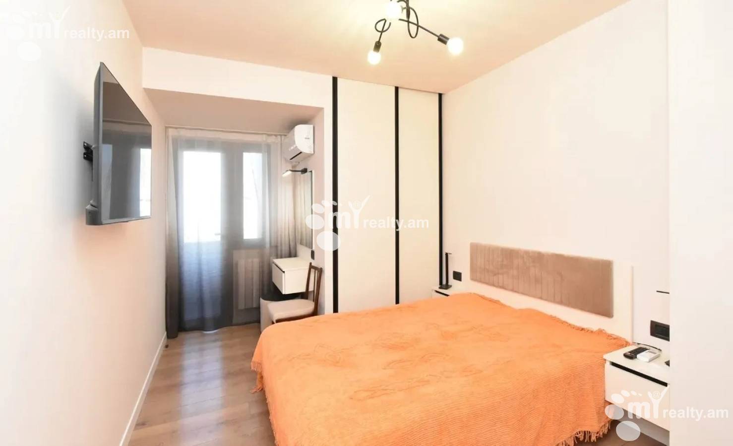 3 bedroom apartment for rent Israelyan St, Center Yerevan, 160692