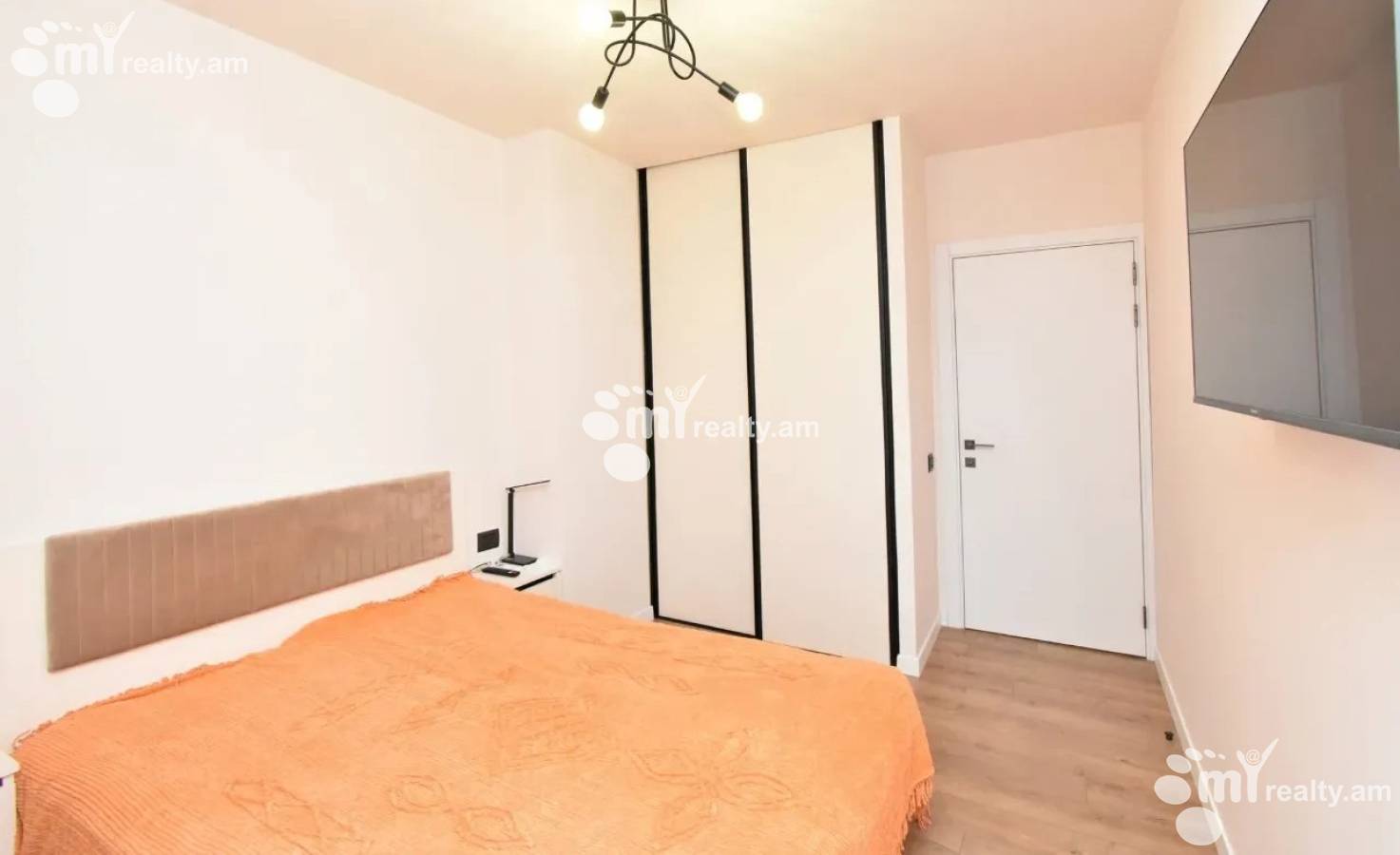 3 bedroom apartment for rent Israelyan St, Center Yerevan, 160692